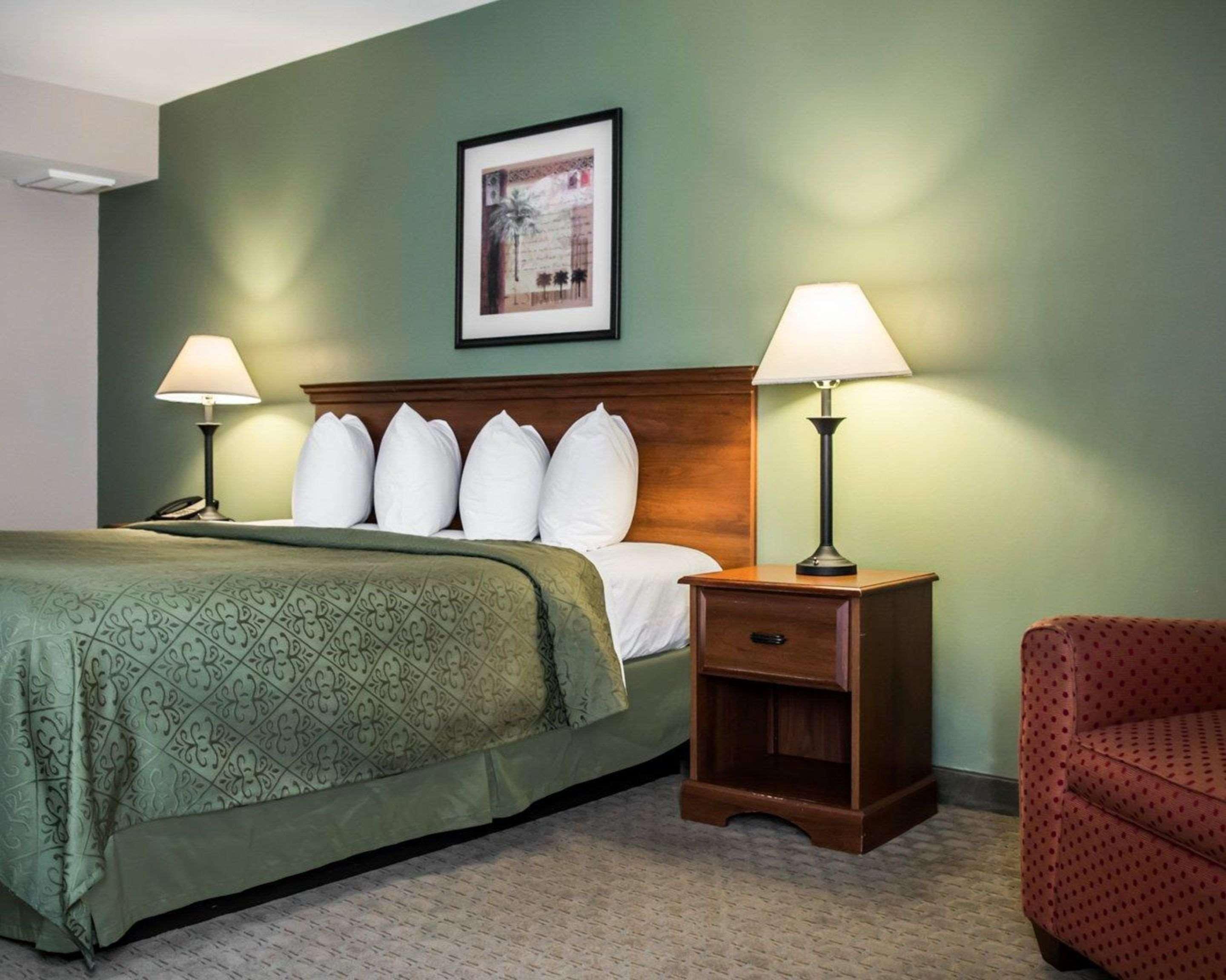 Quality Inn & Suites Near Fairgrounds & Ybor City Тампа Екстериор снимка