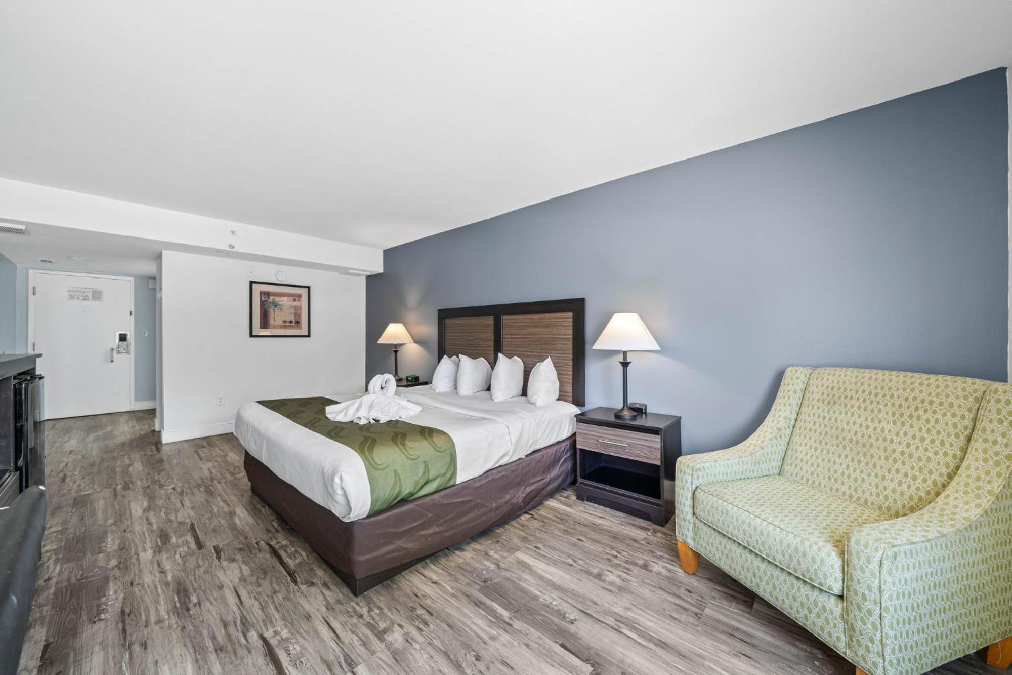 Quality Inn & Suites Near Fairgrounds & Ybor City Тампа Екстериор снимка